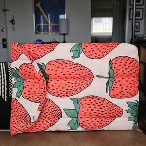 BAGGU Strawberry Print Laptop Sleeve